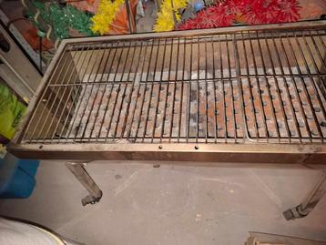 Bbq eb tevens draaimechanisme voor varken aan het spit. beschikbaar voor biedingen