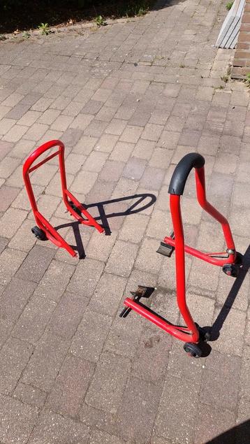 Set van 2 paddock stands voor motor beschikbaar voor biedingen