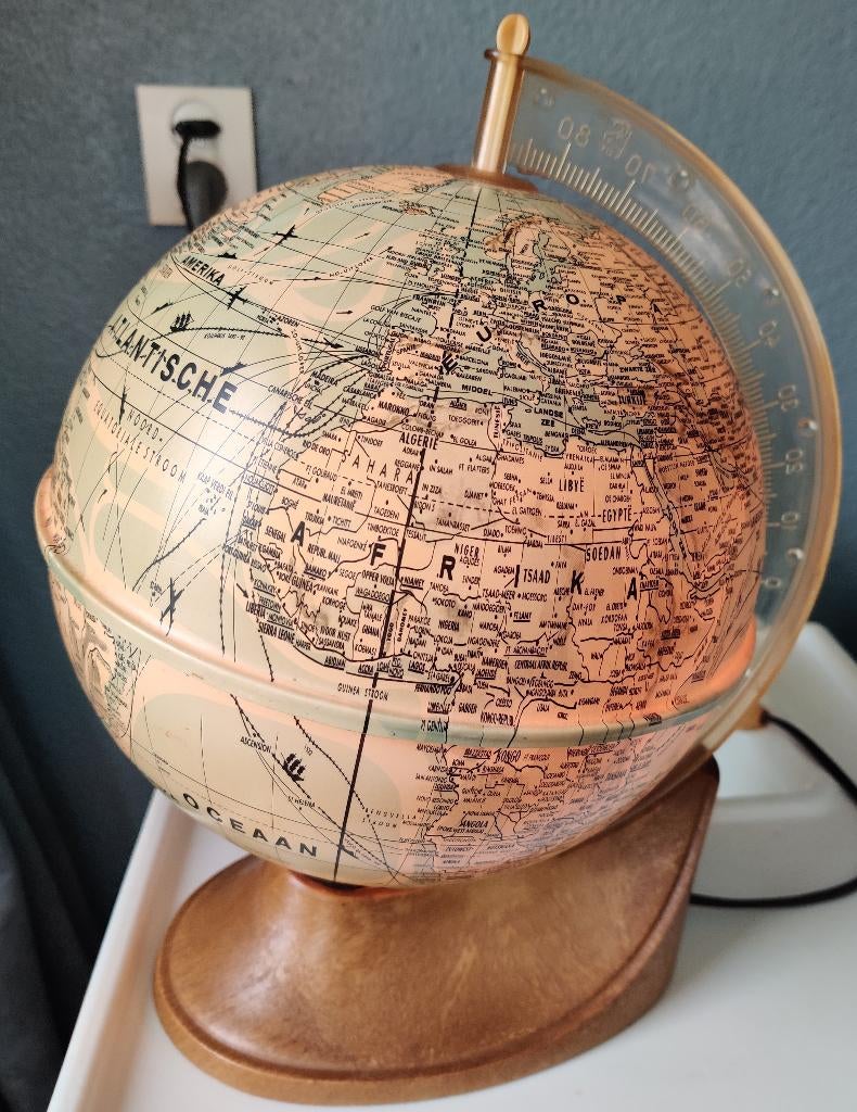 Wereldbol lamp vintage, Huis en Inrichting, Woonaccessoires | Wereldbollen, Ophalen, Verlicht, Gebruikt