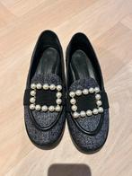Grijze loafers met parels, Ophalen of Verzenden, Zo goed als nieuw, Grijs, Instappers