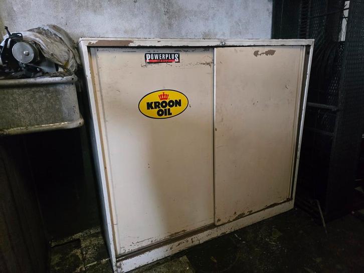 Metalen schuifdeurkast met legplanken, Huis en Inrichting, Kasten | Roldeurkasten en Archiefkasten, Gebruikt, 100 tot 150 cm, 100 tot 150 cm