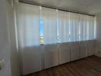 Witte Paneelgordijnen + rails (afm: 3.90x2.36 m), Huis en Inrichting, Stoffering | Gordijnen en Lamellen, Ophalen, 200 cm of meer