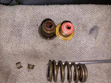 Bmw Mini  klepseals vervangen, olieverbruik, blauwe rook.  beschikbaar voor biedingen