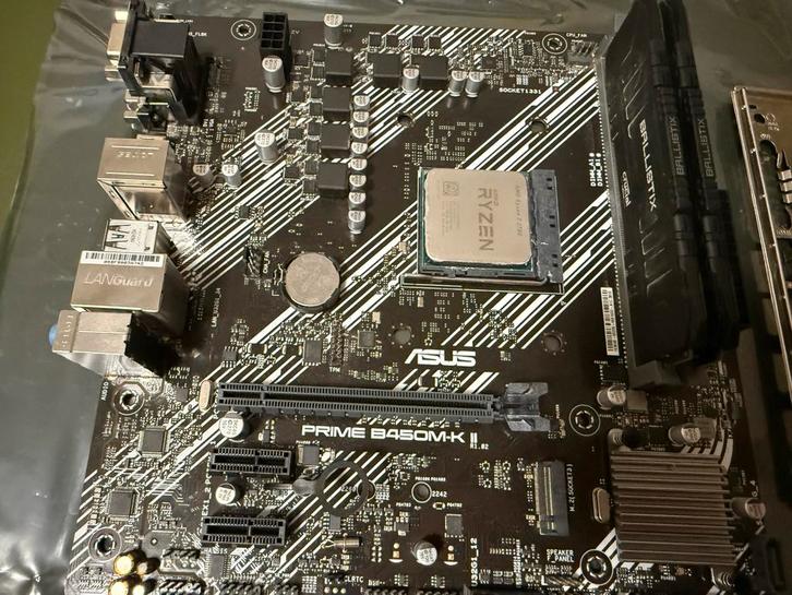 Asus Prime B450M-K II + Ryzen 7 2700X + 16GB RAM, Computers en Software, Moederborden, Gebruikt, AMD, DDR4, Ophalen