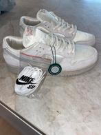 Nike SB dunk low 43, Nieuw, Ophalen of Verzenden, Wit, Sneakers of Gympen