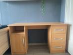 Bureau, 135 cm x 55 cm van IKEA, Huis en Inrichting, Woonaccessoires | Wandplanken en Boekenplanken, Ophalen