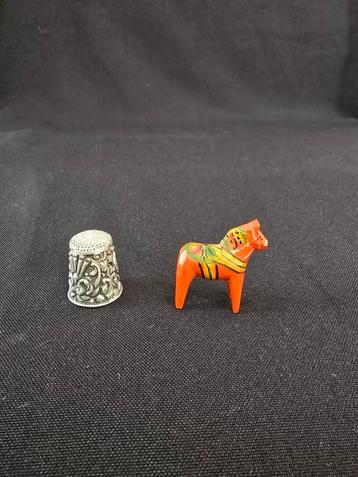 Heel klein leuk Dala paardje, 3 cm! Rood-bruin, Nils Olsson  beschikbaar voor biedingen