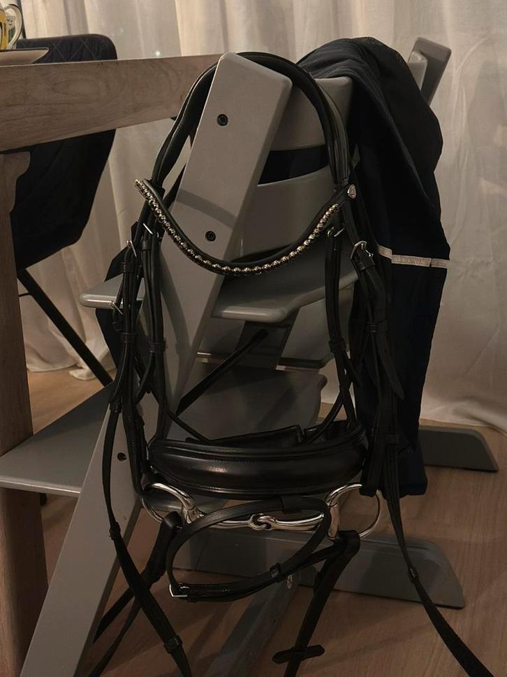 QHP hoofdstel, Dieren en Toebehoren, Paarden en Pony's | Hoofdstellen en Tuigage, Zo goed als nieuw, Dressuur, Ophalen of Verzenden