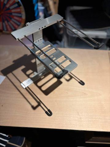Stanton uberstand, DJ laptop standaard beschikbaar voor biedingen