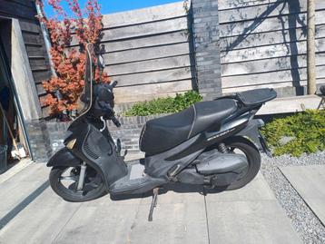 Suzuki sixteen  beschikbaar voor biedingen