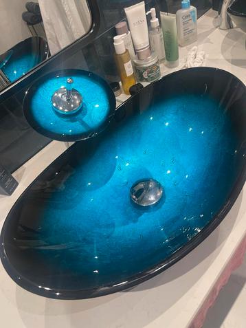 Wasbak aqua blauw beschikbaar voor biedingen
