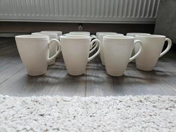11 Wedgwood bekers beschikbaar voor biedingen