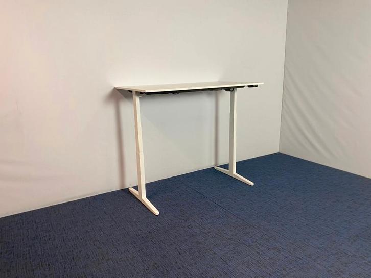Zit/sta bureau Ahrend Balance (elektrisch) - 140 x 80 cm., Huis en Inrichting, Bureaus, Gebruikt, Stabureau, Elektrisch, Ophalen