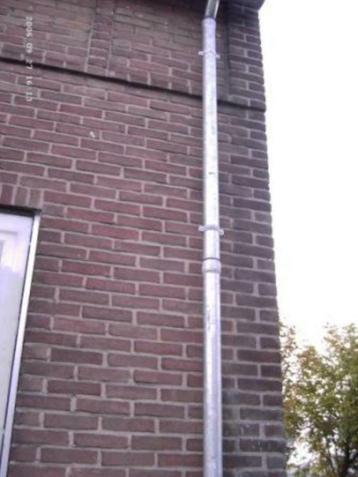 Regenpijpen, zogenaamde Loro pijpen, hemelwaterafvoer beschikbaar voor biedingen