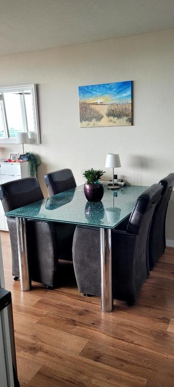 4 eetkamerstoelen beschikbaar voor biedingen