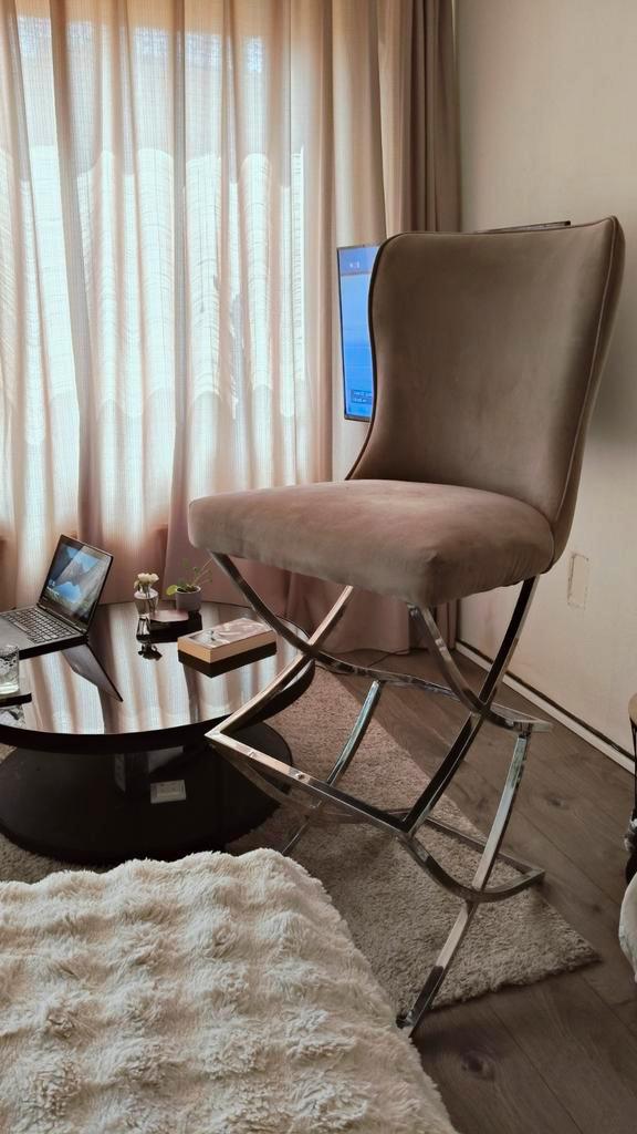 Luxe Barkruk / Barstool - Uniek Design, Huis en Inrichting, Barkrukken, Zo goed als nieuw, 60 tot 90 cm, Metaal, 2 krukken, Ophalen of Verzenden