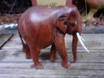 Houten Beeld van een grote Olifant ingelegd en goed gesneden, Antiek en Kunst, Kunst | Beelden en Houtsnijwerken, Ophalen of Verzenden