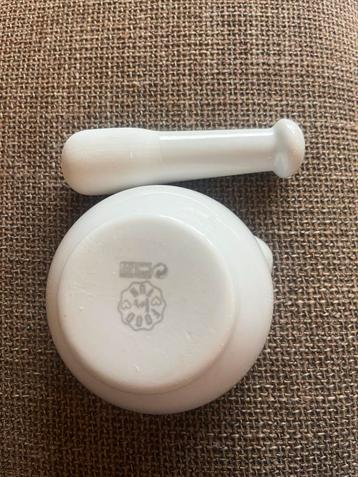 Porseleinen Vijzel met Stamper beschikbaar voor biedingen