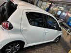 Toyota Aygo dynamic black 1.0 12V Vvt-i 5DRS 2011 Wit, Voorwielaandrijving, 4 stoelen, Origineel Nederlands, Handgeschakeld