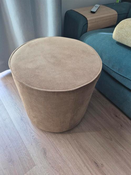 Retro poef Sara zgan honing lichtbruin ribstof, Huis en Inrichting, Banken | Voetenbanken en Poefen, Zo goed als nieuw, Minder dan 50 cm