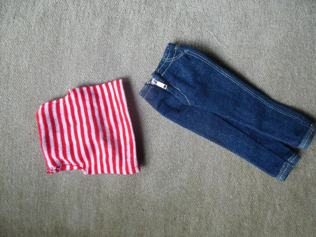 Vintage  barbie kleding Sportief mattel 1965, Verzamelen, Poppen, Verzenden, Zo goed als nieuw, Kleertjes