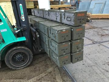 Mega lange legerkisten van ruim 3 meter lang , TV meubel beschikbaar voor biedingen