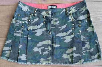 SUPER TRENDY armyprint rokje met studs mt. S   beschikbaar voor biedingen