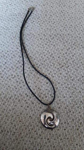 Symbolica ketting hanger echt zilver in doosje beschikbaar voor biedingen