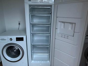 Prima Bosch 6 Laden Vriezer  beschikbaar voor biedingen