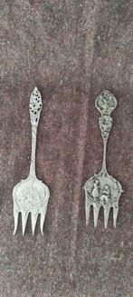 Twee sier vorken met molen en haven afbeelding, Ophalen