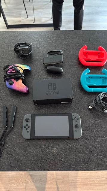 Nintendo switch incl accessoires beschikbaar voor biedingen