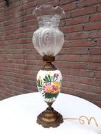 Schemerlamp in de stijl van een olielamp. Totaal 63 cm. hoog, Antiek en Kunst, Antiek | Lampen, Ophalen of Verzenden