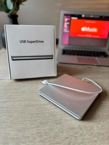  Superdrive CD/DVD (in doos!) met USB-C adapter beschikbaar voor biedingen