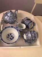 thee Setje. theepot, kop en schotels. en kan., Huis en Inrichting, Keuken | Servies, Ophalen, Zo goed als nieuw, Overige stijlen