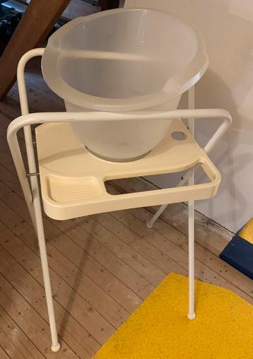 Tummy tub met standaard beschikbaar voor biedingen