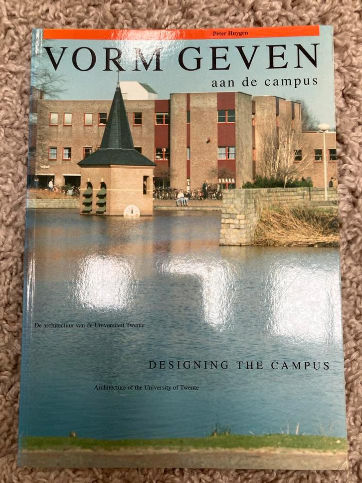 Vormgeven aan de Campus - Universiteit Twente, Boeken, Kunst en Cultuur | Architectuur, Gelezen, Architectuur algemeen, Ophalen of Verzenden