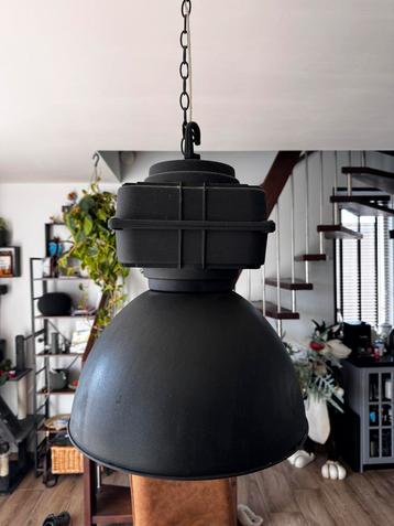 Retro lamp beschikbaar voor biedingen