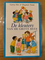 De kleuters van de grote beer - Carry Slee, Ophalen of Verzenden, Gelezen, Carry Slee, Fictie algemeen