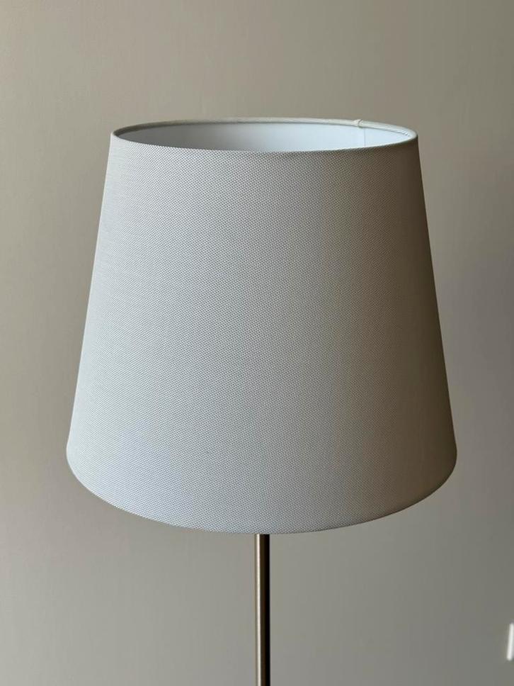 Vloerlamp (in hoogte verstelbaar), Huis en Inrichting, Lampen | Lampenkappen, Zo goed als nieuw, 50 cm of meer, Rond, Beige, Ophalen