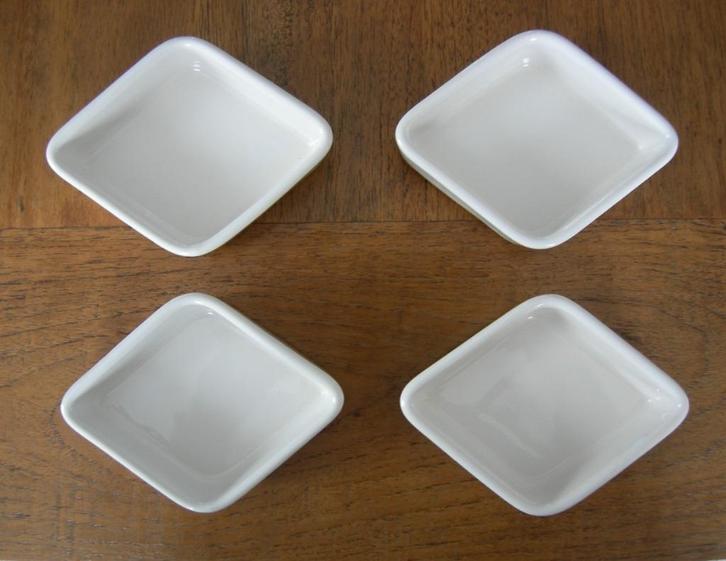 Witte Amuse / Tapas schaaltjes (4x). Wybertjes / ruit model., Huis en Inrichting, Keuken | Servies, Zo goed als nieuw, Schaal of Schalen