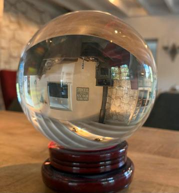Prachtige grote glazen bol  61 cm omtrek. Diameter 20 cm. beschikbaar voor biedingen
