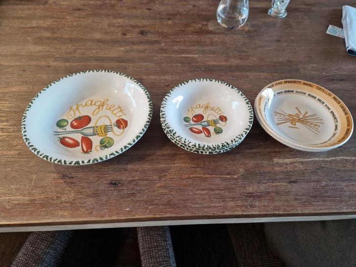 Set van pastaborden en schaal 6 delig 2 design, Huis en Inrichting, Keuken | Servies, Gebruikt, Bord(en), Overige stijlen, Aardewerk