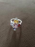 Zilveren ring met gekleurde steentjes. Maat 17. Als nieuw., Ophalen of Verzenden, Zo goed als nieuw, 17 tot 18, Dame