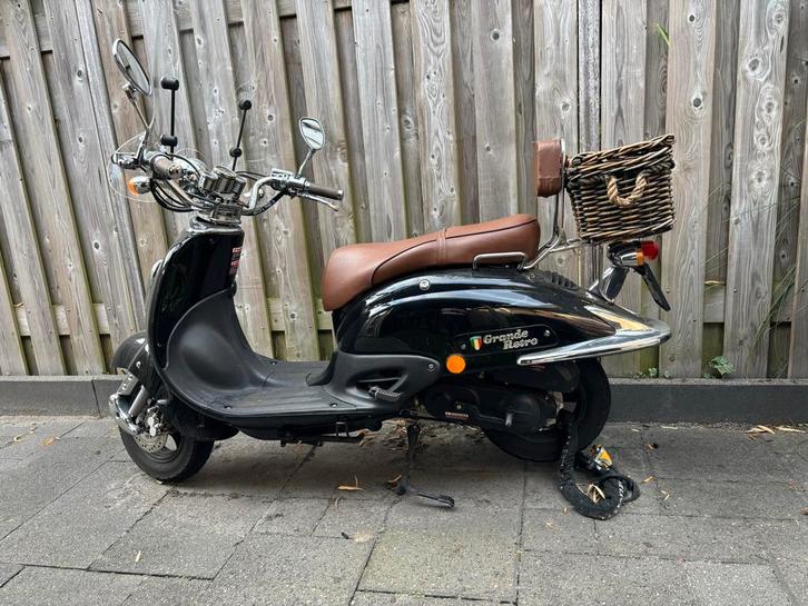 Grande Retro Scooter Zwart - Lage KM + Extra's!, Fietsen en Brommers, Scooters | Yamaha, Gebruikt, Overige modellen, Maximaal 45 km/u