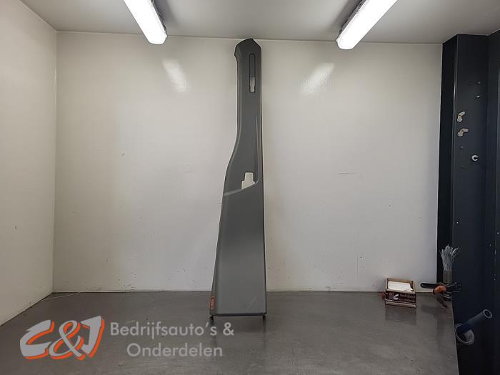 Stijl midden-rechts van een Nissan Interstar, Gebruikt, -, -, Ophalen of Verzenden