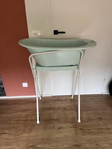Baby badje met standaard beschikbaar voor biedingen