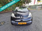 Peugeot 107 1.0-12V XS ZO INGERUILD DUS ZO WEG PRIJSJE, Auto's, Voorwielaandrijving, Stof, Gebruikt, Zwart
