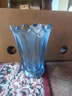 Blauwe glazen vaas, Huis en Inrichting, Blauw, Ophalen of Verzenden, Minder dan 50 cm, Glas