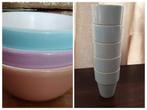 Drie retro pastel schaaltjes kommetjes en vijf melkbekers, Ophalen of Verzenden, Huis en Inrichting