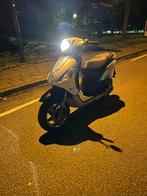 Piaggio (geel kenteken) fly, net grote beurt gehad., Fietsen en Brommers, Scooters | Piaggio, Ophalen, Maximaal 45 km/u, Zo goed als nieuw